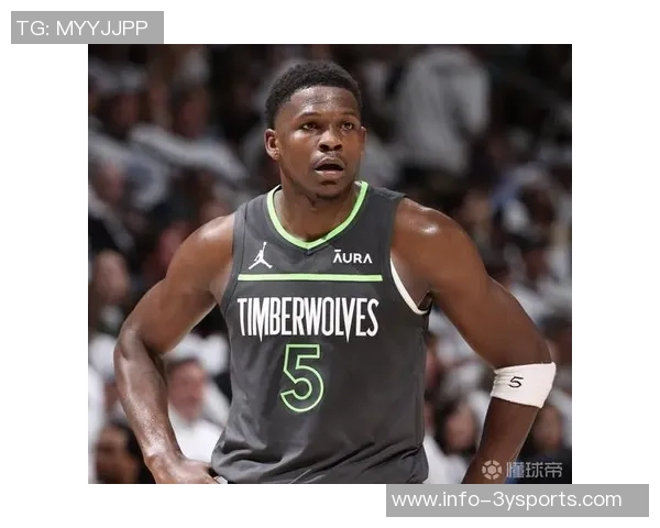 爱德华兹半场火力全开16投10中狂砍29分三分球命中率高达60