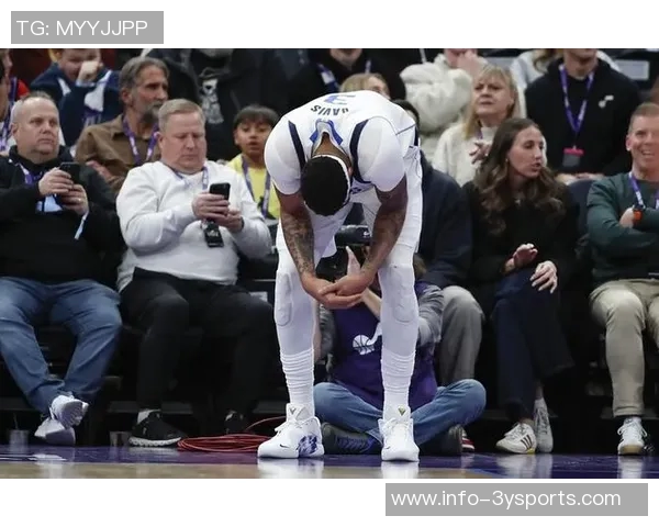 浓眉再遇伤病困扰首节小腿受伤退赛仅得4分4板表现受限